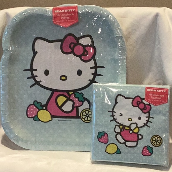 Hello Kitty Strawberry Lemonade Luncheon Plate and Beverage Napkin set - Picture 1 of 5